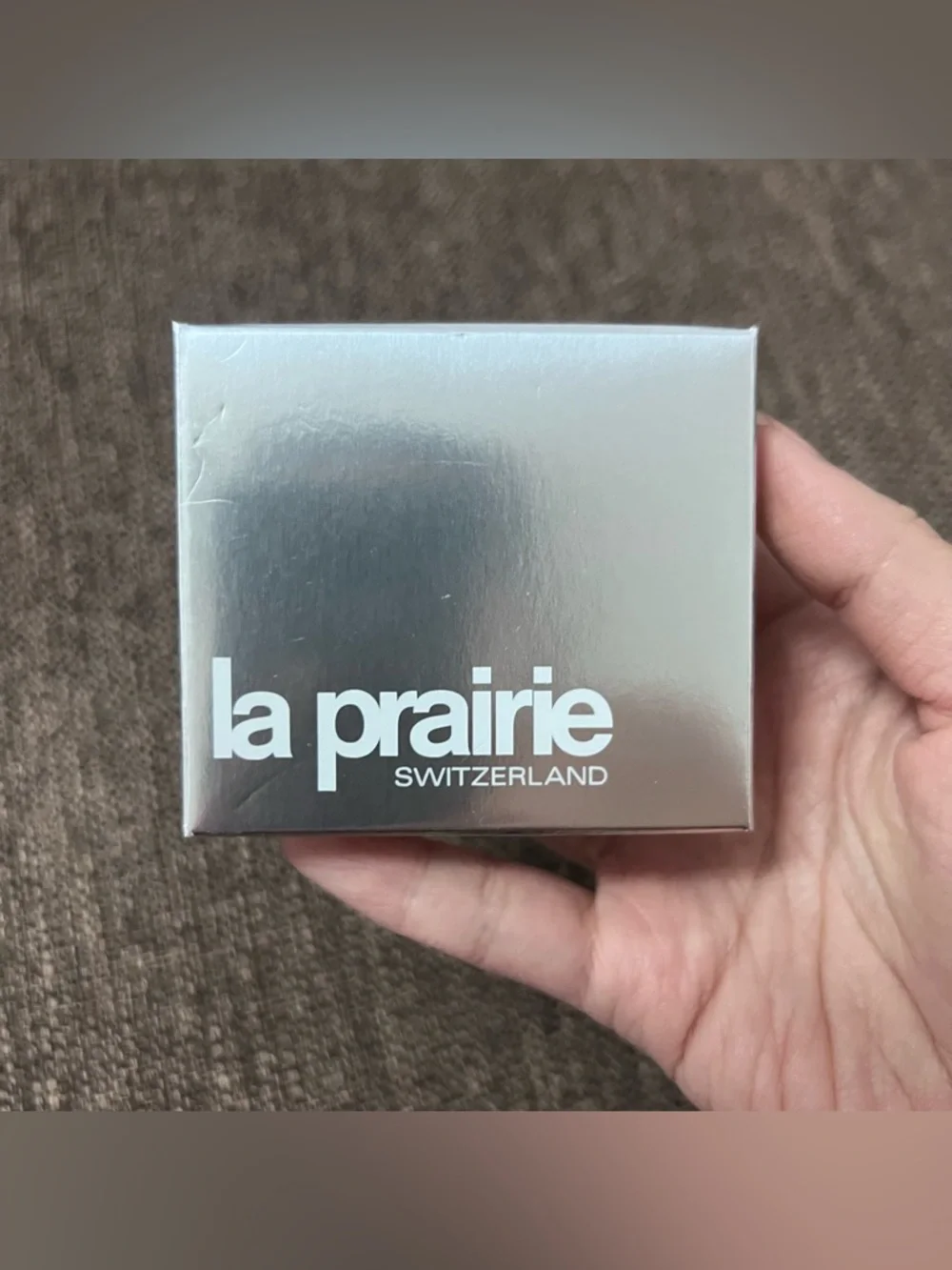 La prairie makeup sponge and makeup brush